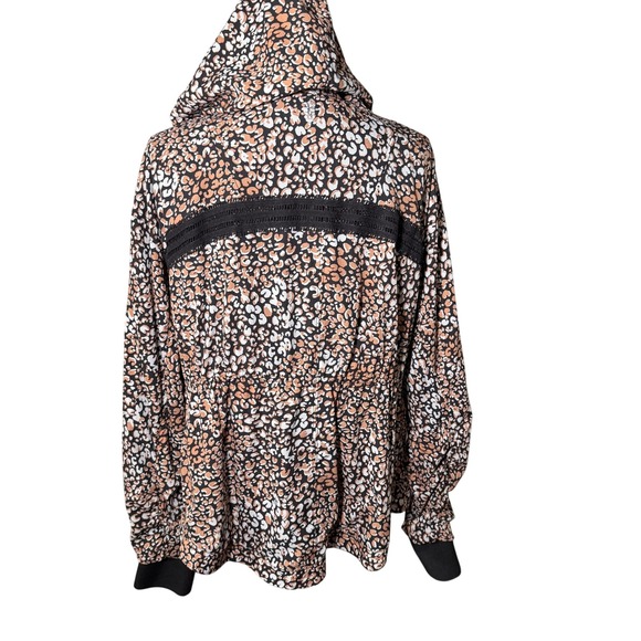 Free People Movement Run Wild Windbreaker Hooded Jacket Leopard Large Casual EUC - Picture 10 of 16